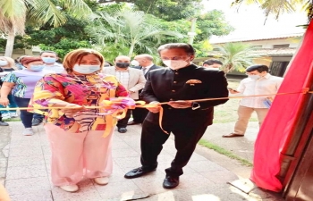 As part of AKAM, 'India Corner' was inaugurated at the UNELLEZ University at San Fernando, Apure state of Venezuela. Books about India were gifted by the Embassy. Amb. Abhishek  Singh gave the keynote address